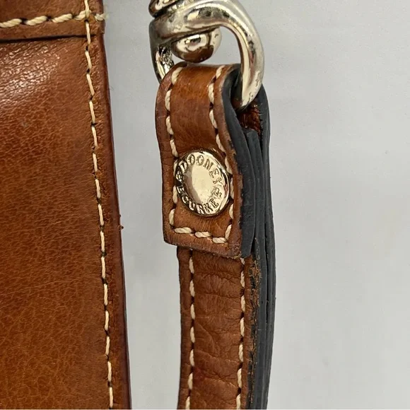 Dooney & Bourke Brown Leather Wristlet Zip Clutch Wallet | Classic Logo | EUC - Picture 4 of 11
